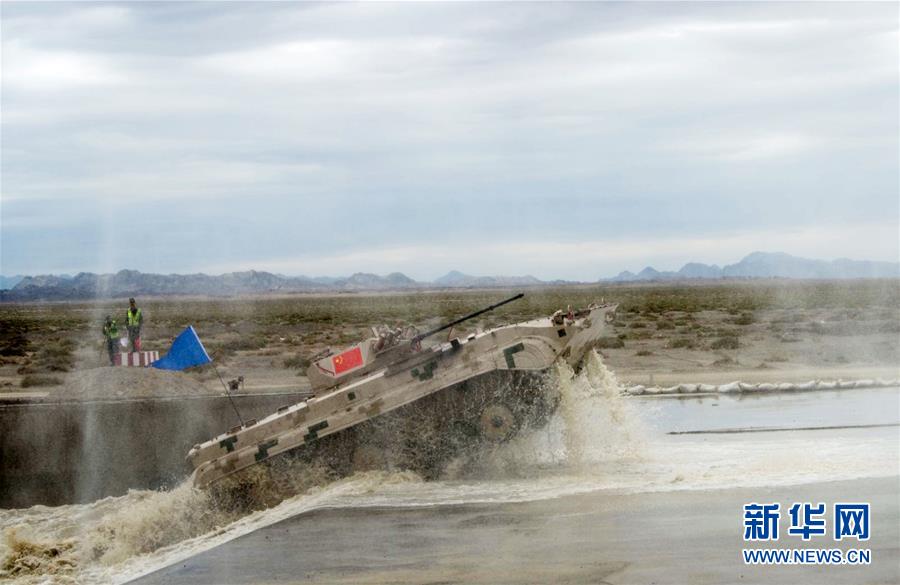 （军事）（1）&ldquo;国际军事比赛&mdash;&mdash;2018&rdquo;中国承办的&ldquo;苏沃洛夫突击&rdquo;步战车组比赛在库尔勒开赛