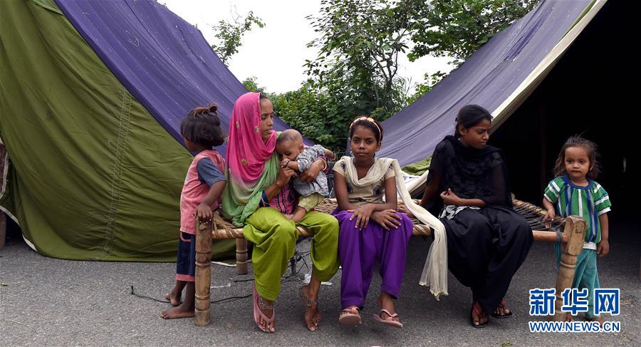 （国际）（3）印度亚穆纳河水位上涨 新德里市政府转移周边居民