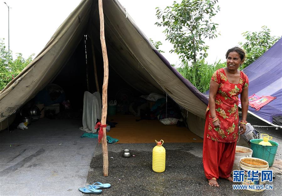 （国际）（4）印度亚穆纳河水位上涨 新德里市政府转移周边居民