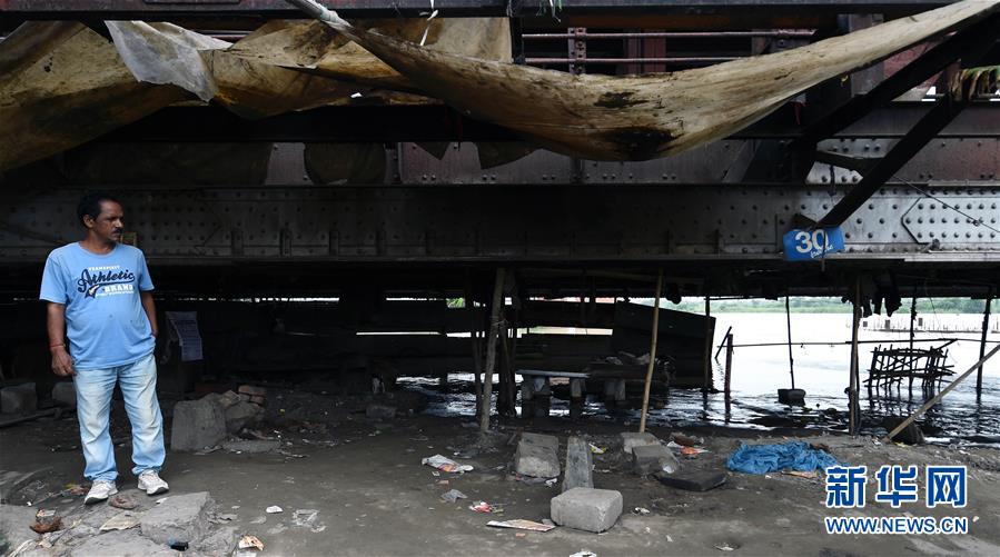 （国际）（6）印度亚穆纳河水位上涨 新德里市政府转移周边居民