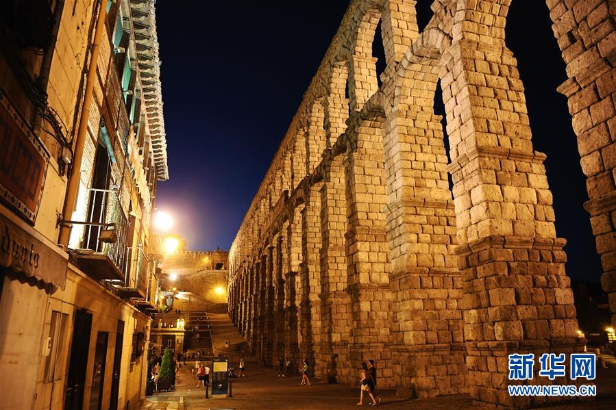 （新华视界）（3）夜色中的塞哥维亚输水道
