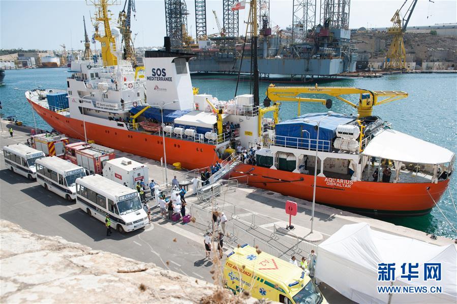 （国际）（3）民间救援船“阿奎里厄斯”号在马耳他靠岸
