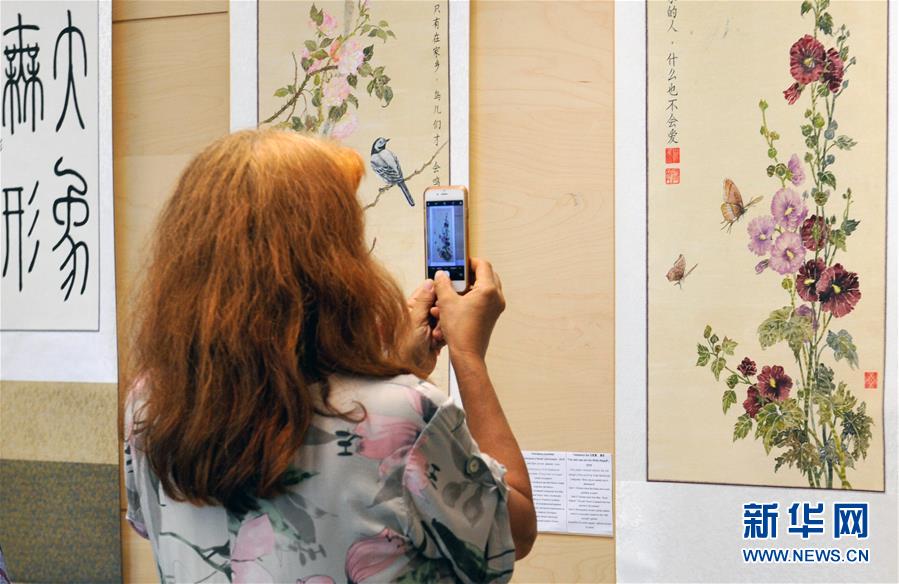 （国际）（1）“远与近”中国风格书画展在拉脱维亚开幕