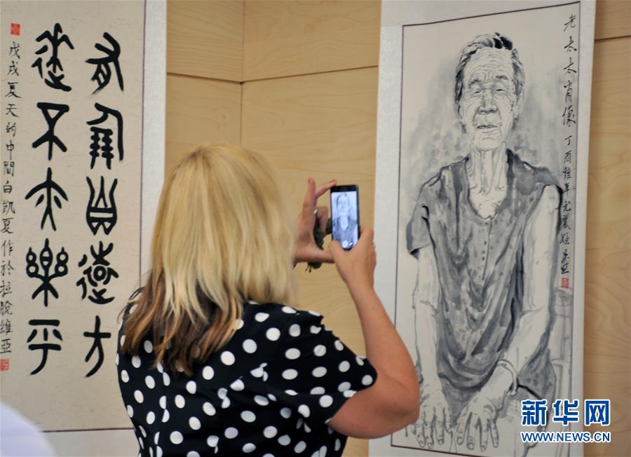（国际）（2）“远与近”中国风格书画展在拉脱维亚开幕