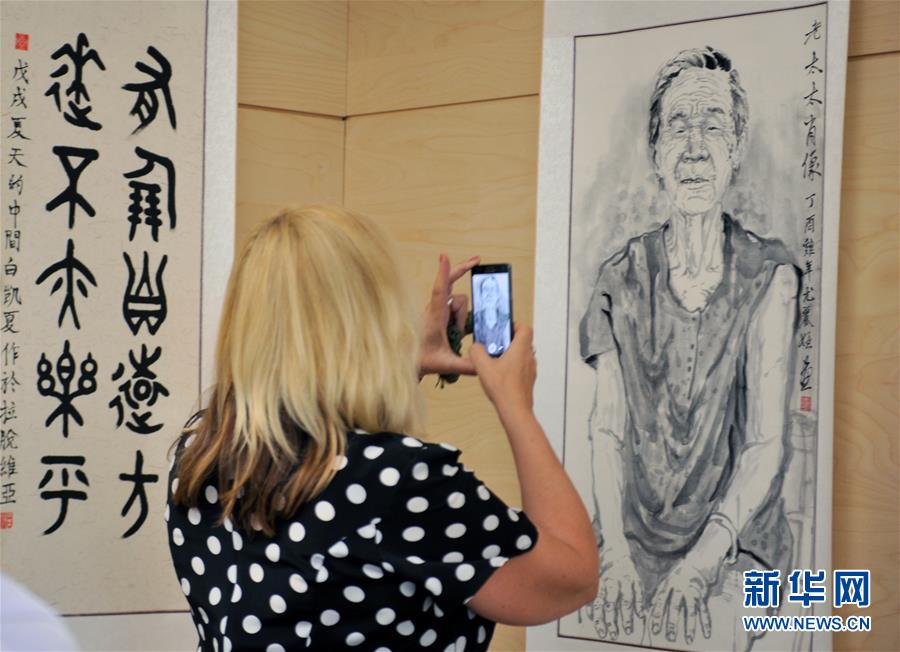 （国际）（2）“远与近”中国风格书画展在拉脱维亚开幕