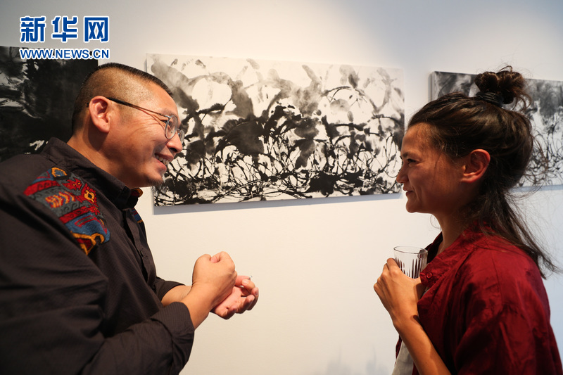 王瑞青《漠·墨》画展在比利时布鲁塞尔展出