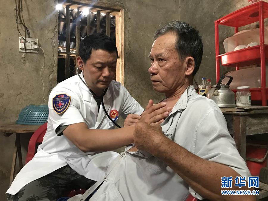 （国际·图文互动）（1）“感谢中国军医带来康复信心”——中国人民解放军医疗队赴越南边境地区巡诊纪实