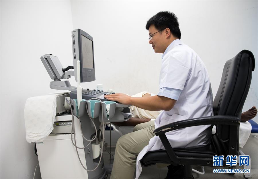 （国际&middot;中非合作论坛&middot;图文互动）（2）&ldquo;永不离开的影像专家&rdquo;&mdash;&mdash;记中国医师为塞舌尔编写全英文医学影像学专著