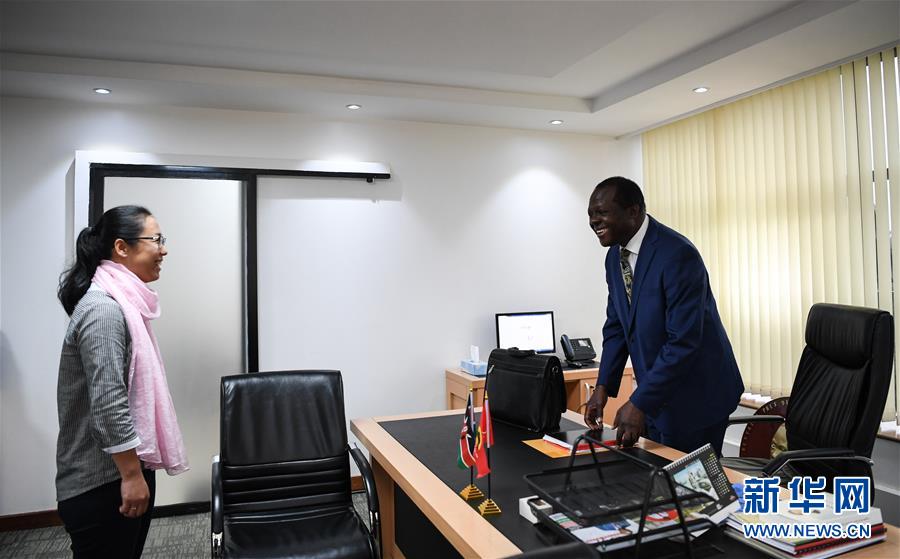 (国际·中非合作论坛·图文互动)(2)通讯:肯尼亚执政党总书记跟我学中文