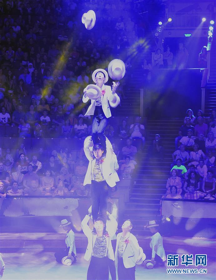 （国际）（5）中国杂技《炫&mdash;&mdash;集体草帽》俄罗斯摘银 
