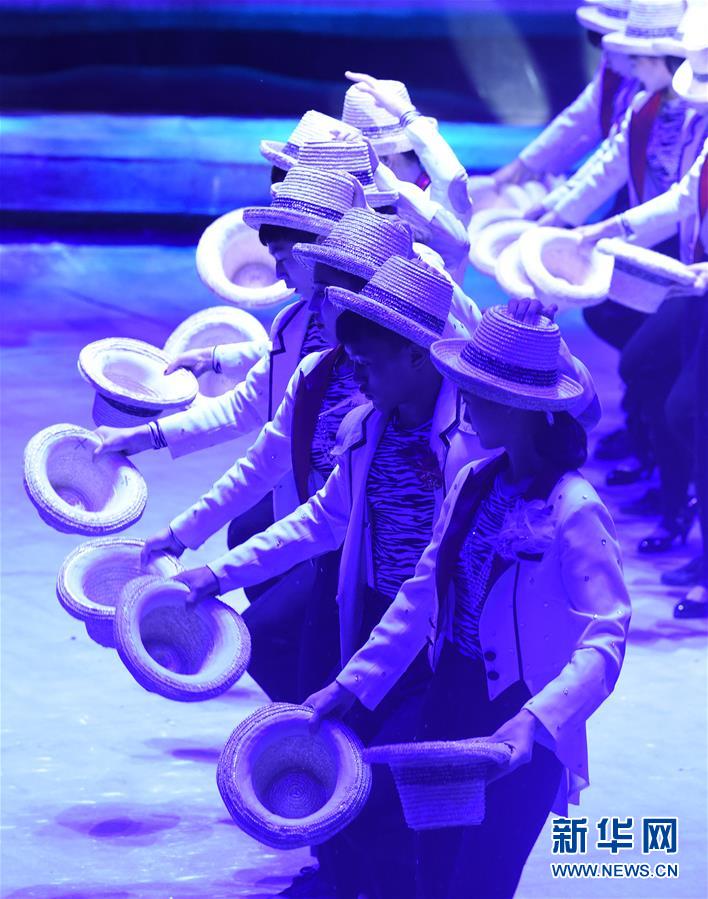 （国际）（6）中国杂技《炫&mdash;&mdash;集体草帽》俄罗斯摘银 