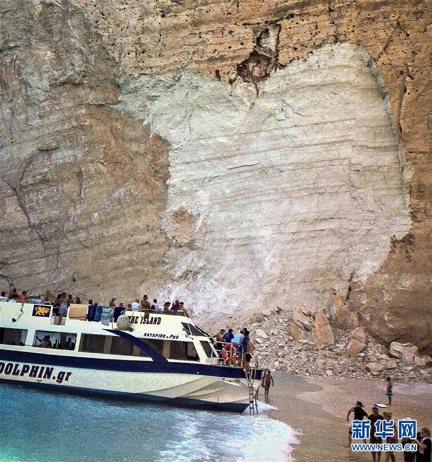 （国际）（3）希腊悬崖落石引发巨浪致三条游船倾覆