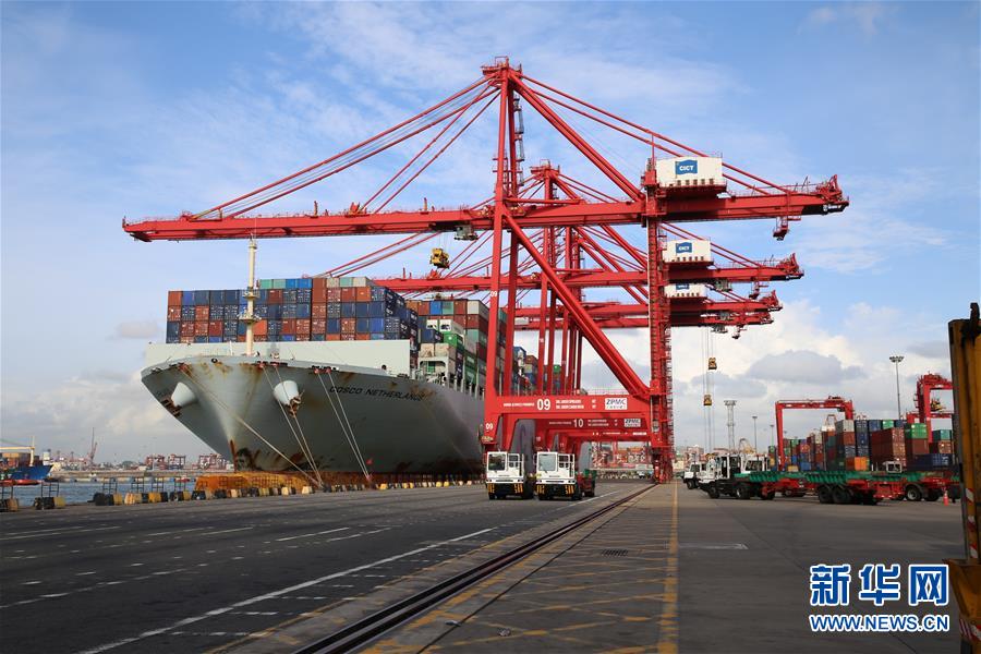 (国际·图文互动)(1)“一带一路”乘长风 时隔四年又重逢——记“中远荷兰”号再次停靠科伦坡港