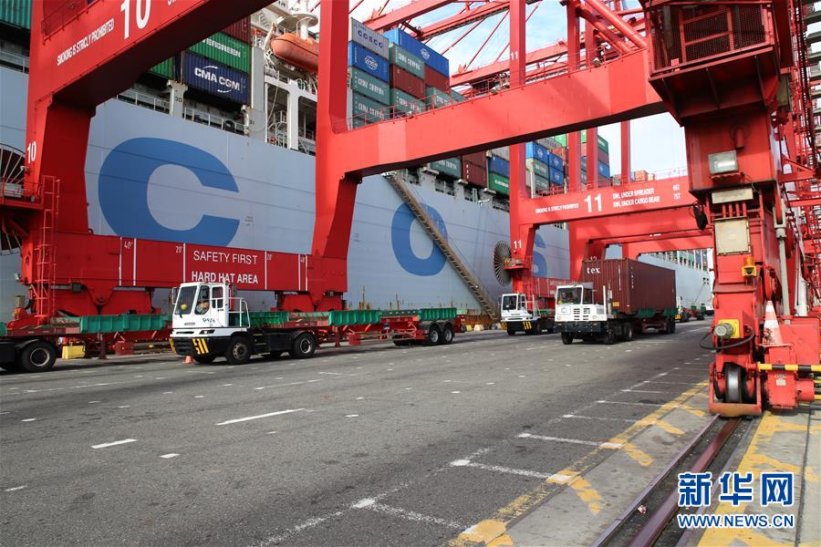 (国际·图文互动)(2)“一带一路”乘长风 时隔四年又重逢——记“中远荷兰”号再次停靠科伦坡港