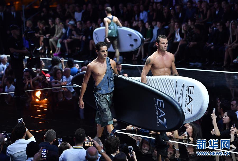 （国际）（1）米兰时装周：安普里奥&middot;阿玛尼发布2019春夏新品