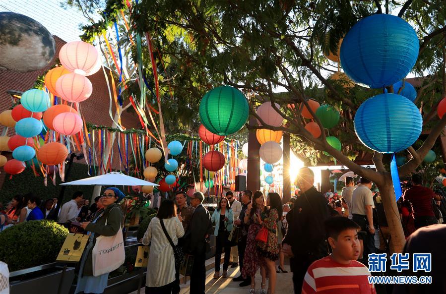 （国际）（3）美国西部最大购物中心举办中秋游园会