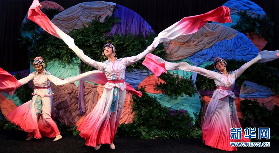 （国际）（4）美国西部最大购物中心举办中秋游园会