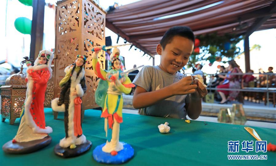 （国际）（5）美国西部最大购物中心举办中秋游园会