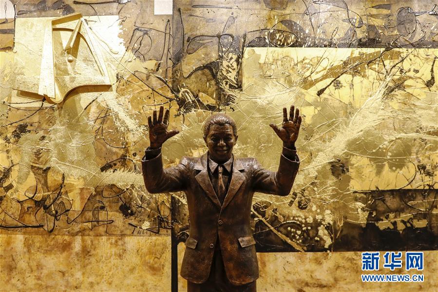 （國際）（2）聯合國總部迎來南非前總統曼德拉像