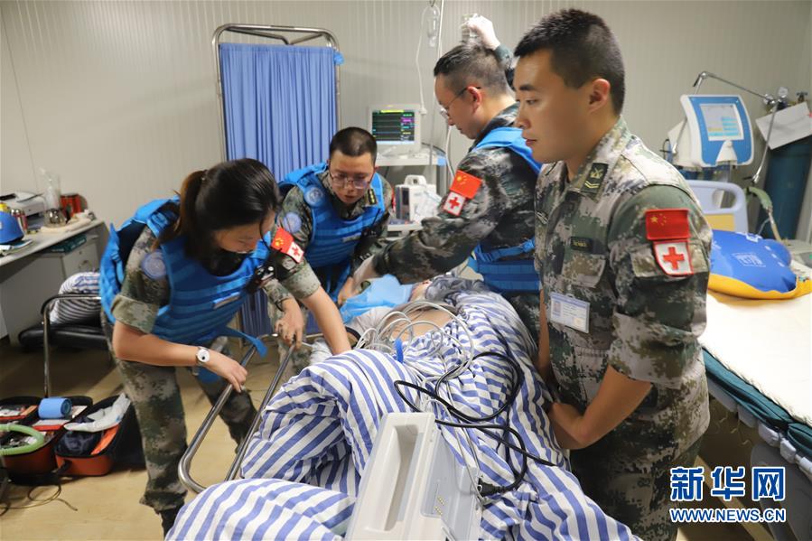 （国际·图文互动）（1）假日战备为和平——记中国赴黎巴嫩维和医疗分队与友军举行医疗救援演练