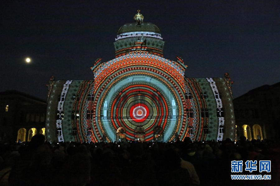 （国际）（1）瑞士伯尔尼联邦广场上演灯光秀