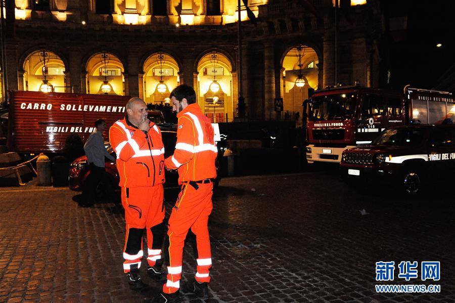 （国际）（3）罗马一地铁站自动扶梯发生事故20人受伤