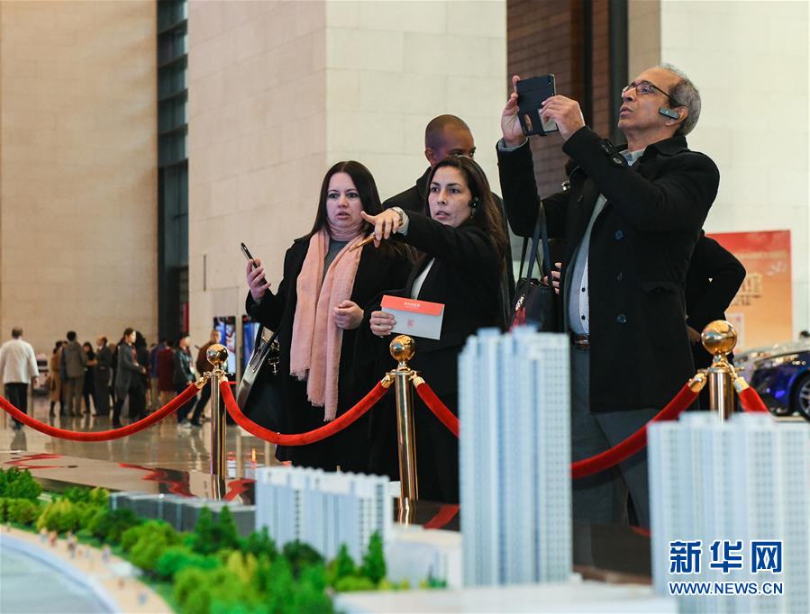 （文化）（4）“偉大的變革——慶祝改革開放40周年大型展覽” 迎來外賓專場