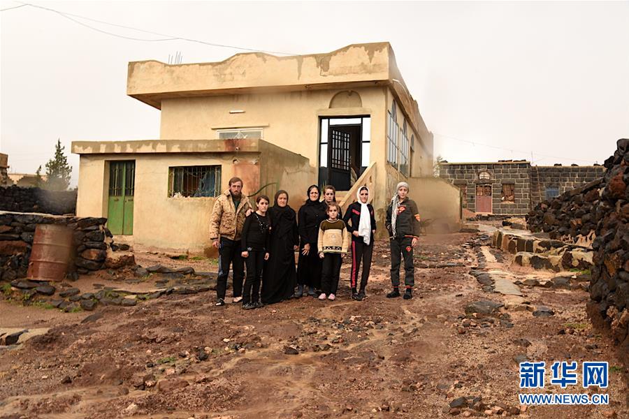 （国际&middot;图文互动）（1）通讯：生活还得继续坚强&mdash;&mdash;访遭极端组织武装分子袭击的叙利亚村庄