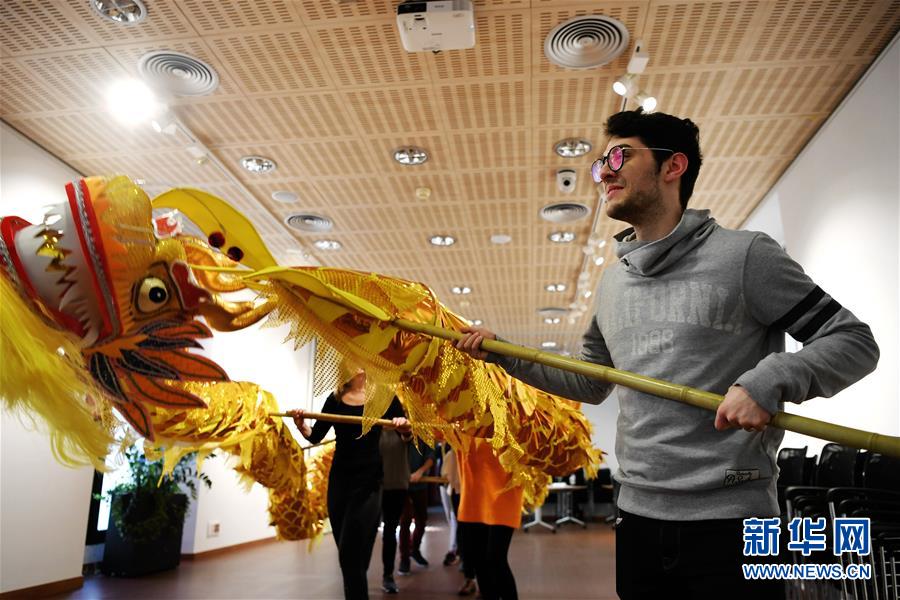 （国际·图文互动）（3）通讯：中文教学在西班牙结硕果