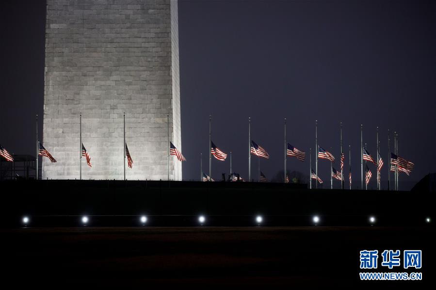 （国际）（2）华盛顿降半旗哀悼前总统老布什
