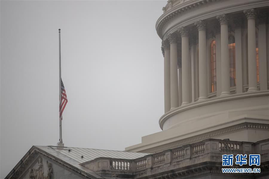 （国际）（3）华盛顿降半旗哀悼前总统老布什