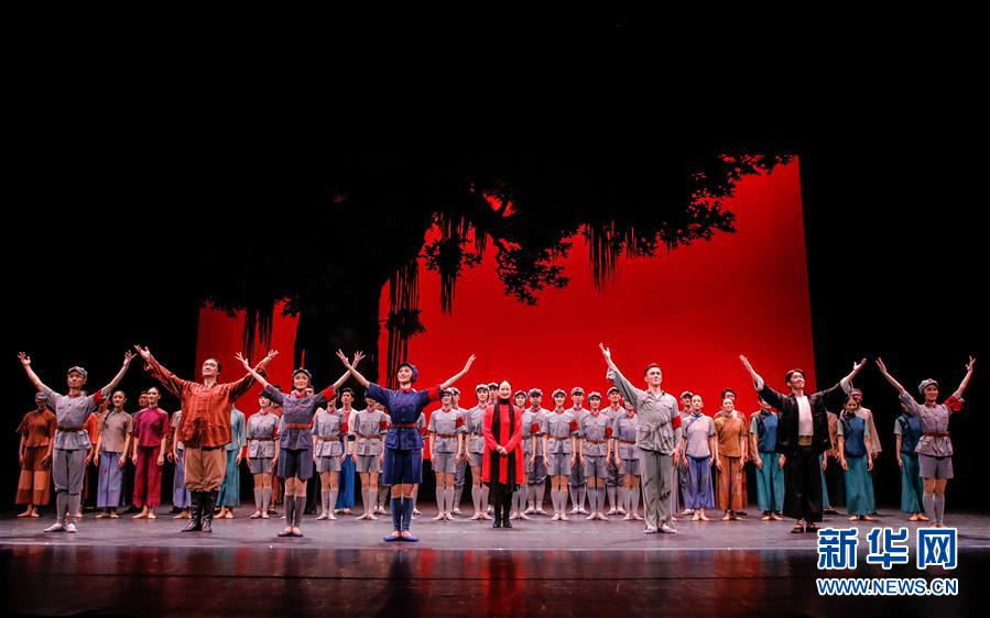 （国际&middot;图文互动）（2）用舞蹈向全世界讲好中国故事&mdash;&mdash;访中央芭蕾舞团团长冯英