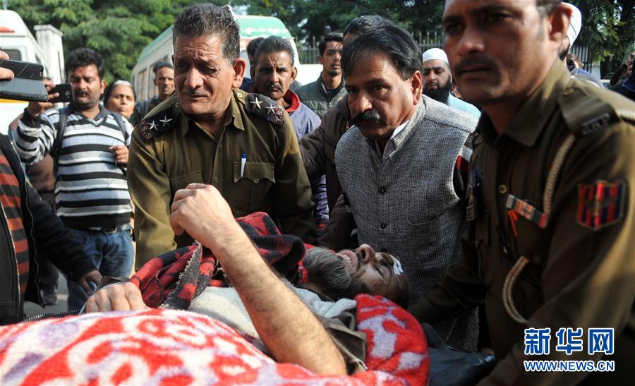 （国际）（3）印控克什米尔地区客车坠谷11人死亡