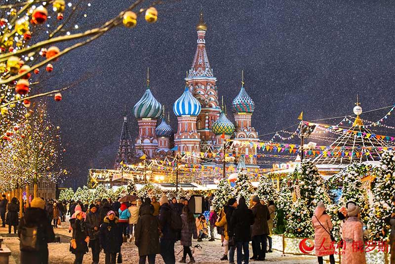 1-彩灯装扮下的莫斯科红场（人民网记者 屈海齐 摄）