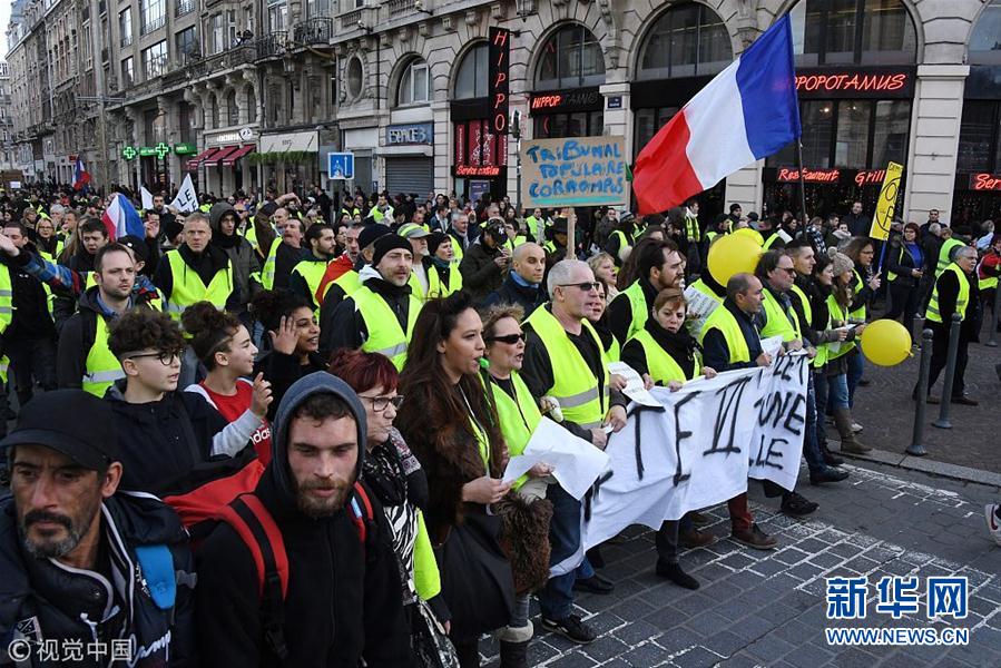法国黄背心示威持续