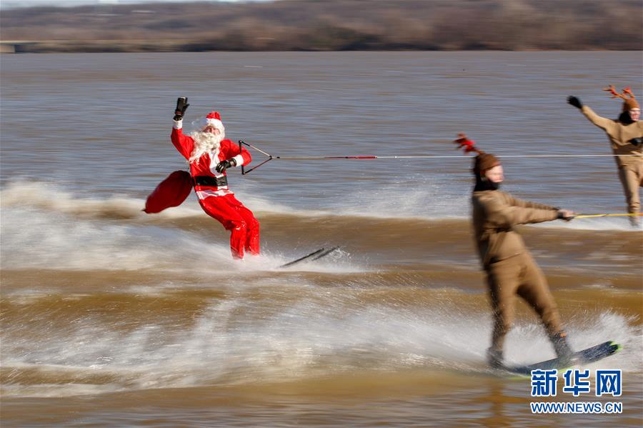 （XHDW）（1）&ldquo;圣诞老人&rdquo;滑水迎圣诞