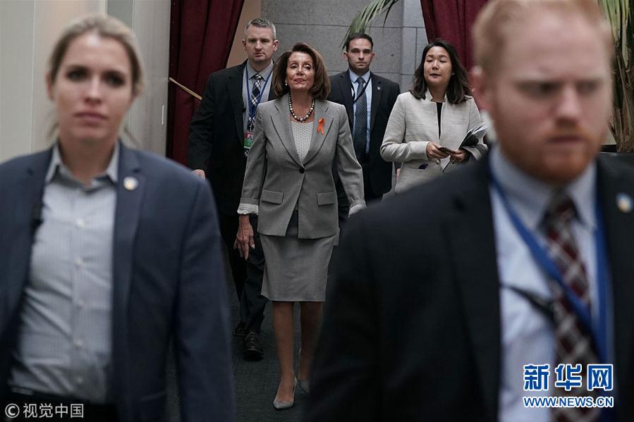 美国政府持续停摆 民主党人在国会大厦举行核