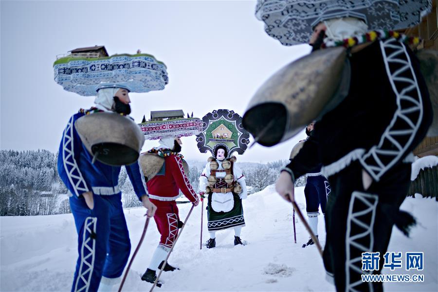 （国际）（2）瑞士山村牛铃声里庆新年