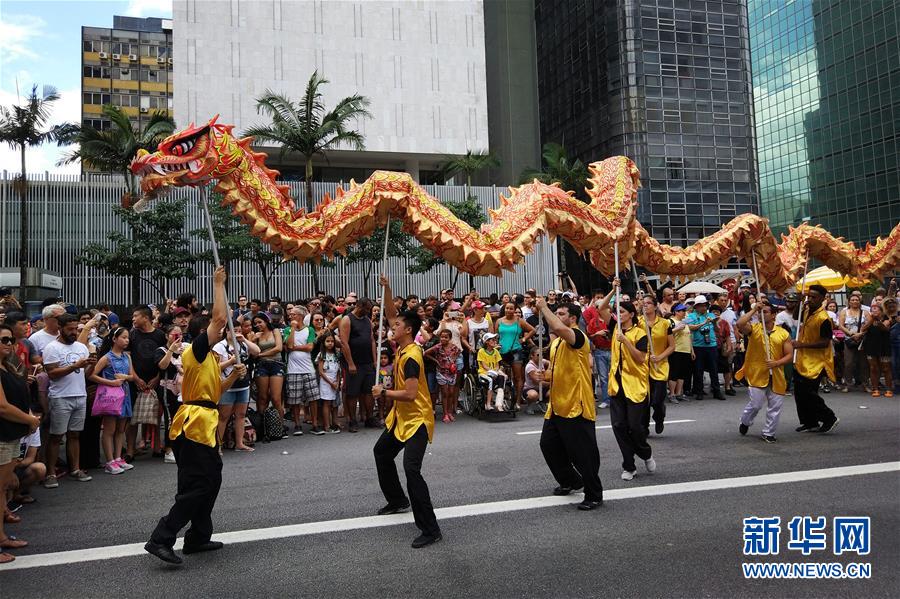 （國際·圖文互動）（2）巴西聖保羅舉行“唱響中國”迎新春快閃活動 
