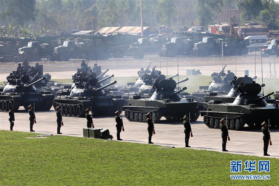 （国际）（1）老挝举行建军70周年庆典集会