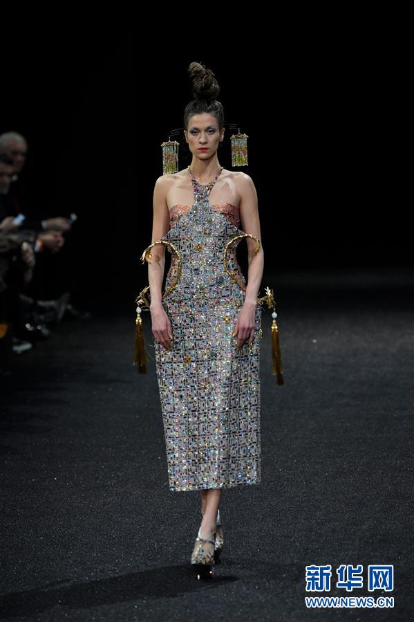 （国际）（1）巴黎高级定制时装周&mdash;&mdash;郭培展示新品时装