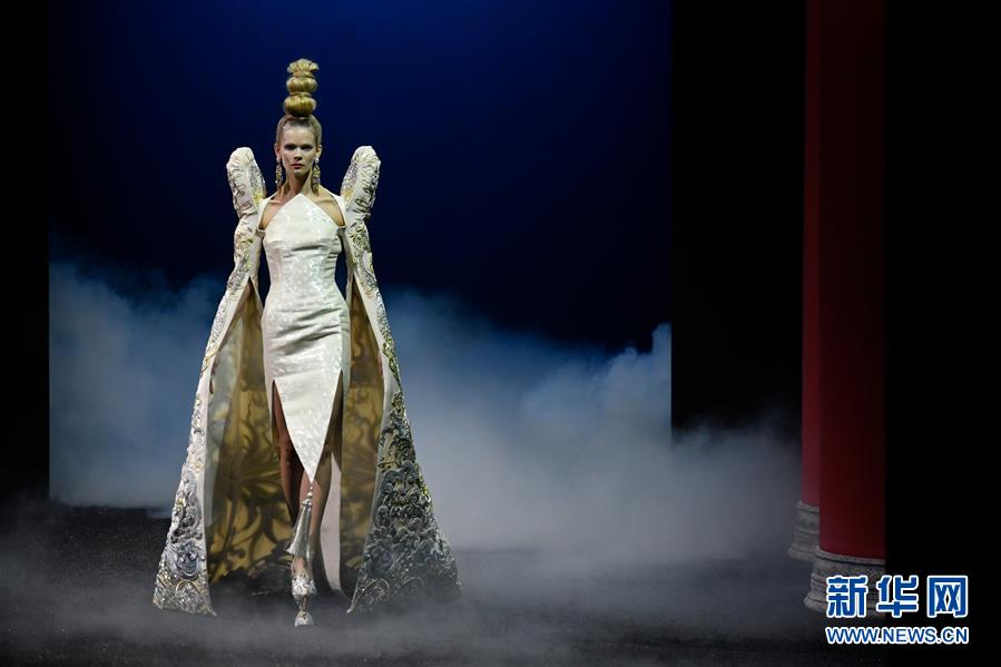 （国际）（2）巴黎高级定制时装周&mdash;&mdash;郭培展示新品时装