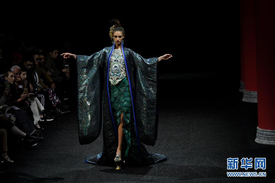 （国际）（4）巴黎高级定制时装周&mdash;&mdash;郭培展示新品时装