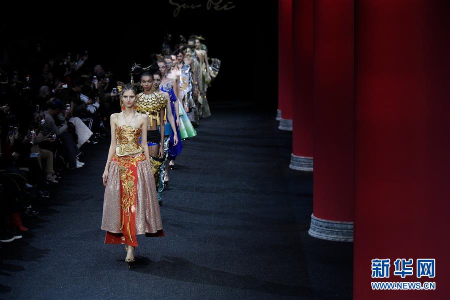 （国际）（5）巴黎高级定制时装周&mdash;&mdash;郭培展示新品时装