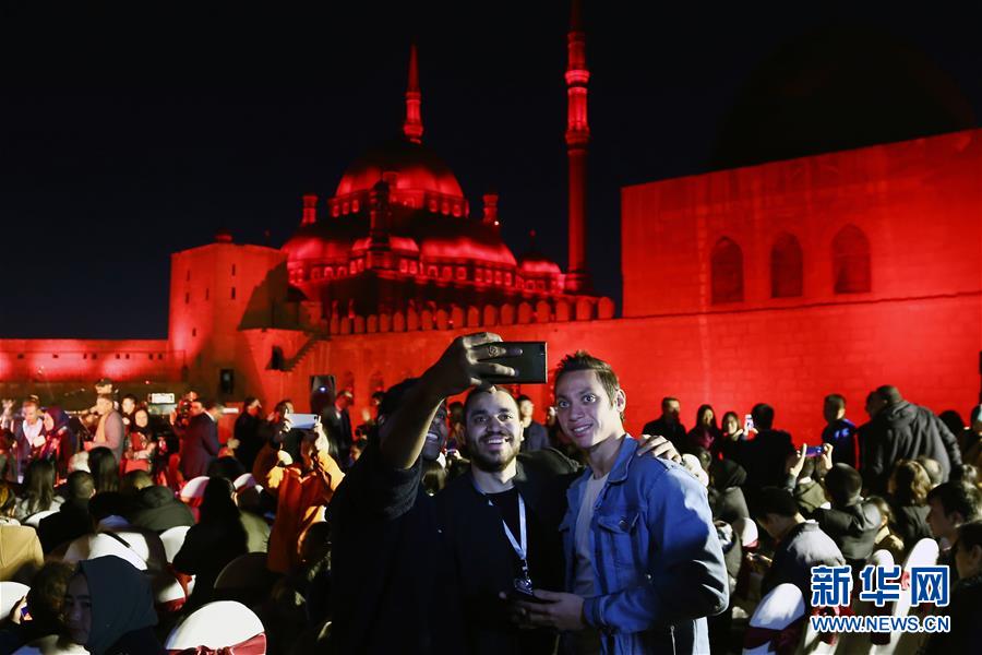 （国际）（2）&ldquo;中国红&rdquo;海外闪烁 庆春节年味正浓