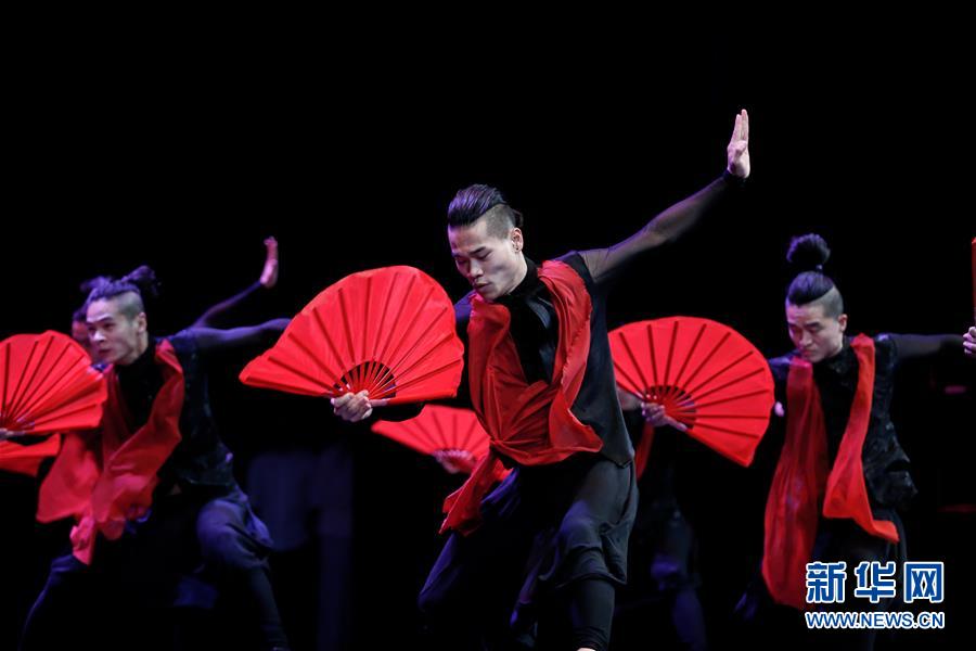 （国际）（7）“中国红”海外闪烁 庆春节年味正浓