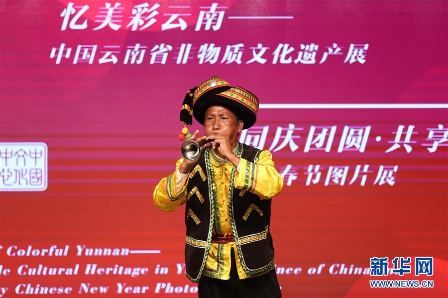 （国际）（9）“中国红”海外闪烁 庆春节年味正浓
