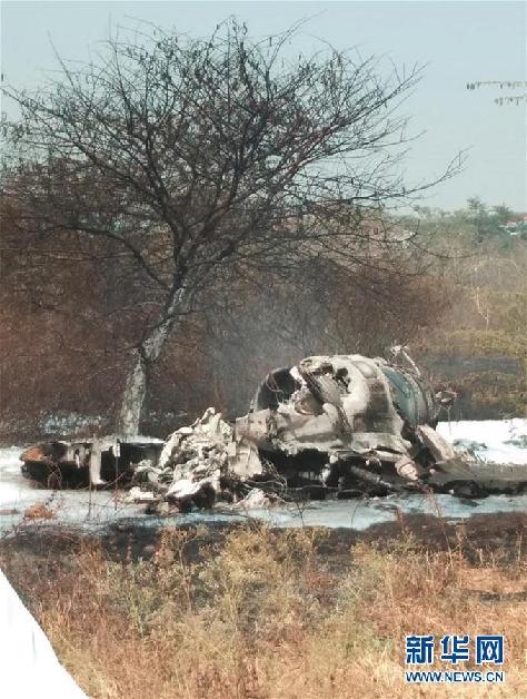 （国际）（1）印度一架教练战斗机坠毁2人死亡