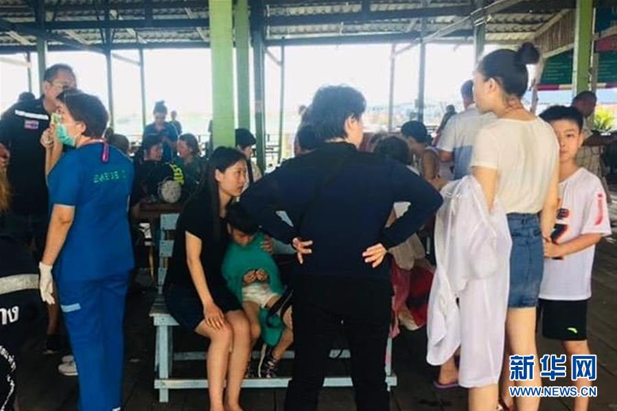 （国际）（2）泰国沙美岛快艇倾覆致两名中国游客受伤