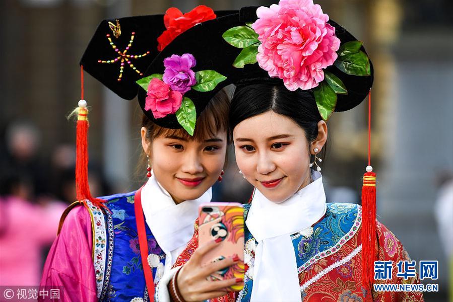 英国华人庆祝春节 中国特色文化元素引人注目